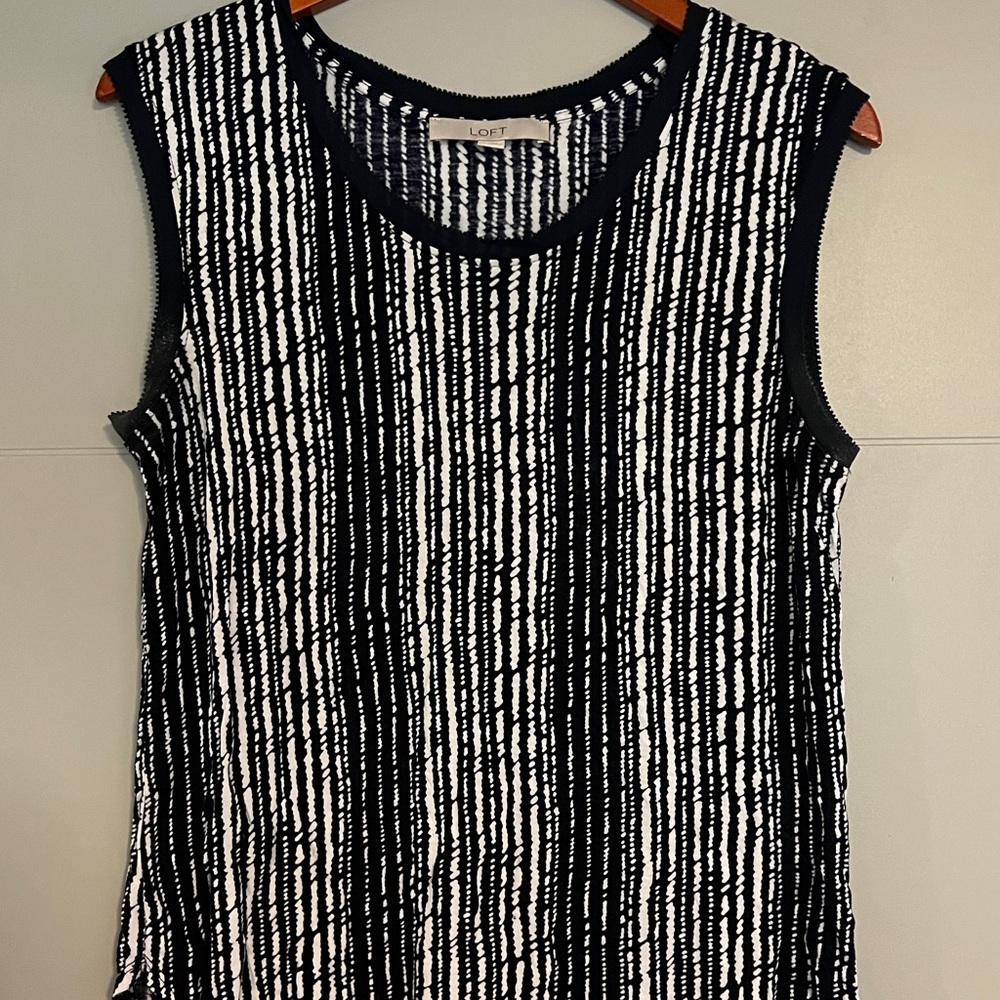 LOFT Navy and White Ribbed Tank Top